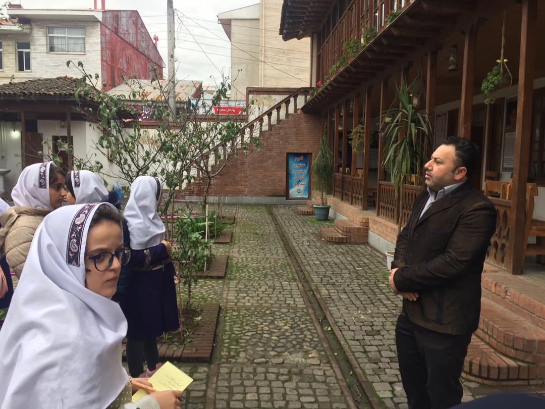 بازدید دختران گل ششم از خانه میرزاکوچک خان جنگلی